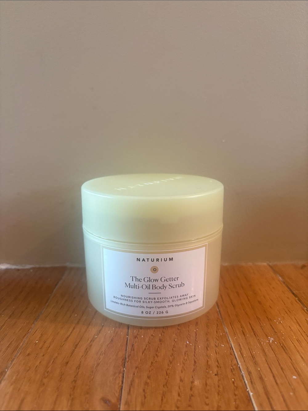 NATURIUM The Glow Getter Multi-Oil Body Scrub — Light Green